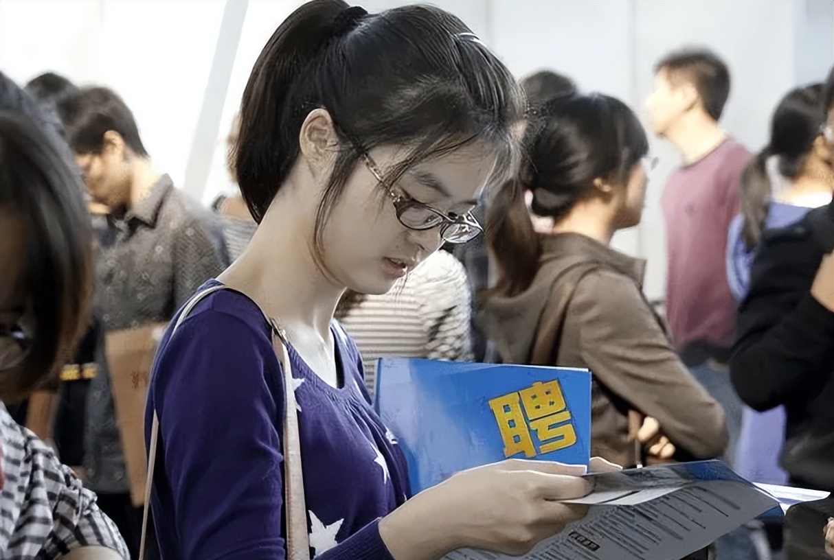 女生好就业的4大专业，工作稳定收入较高，未来发展也不差