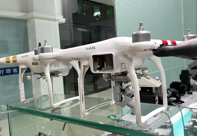 当下谁还敢开实体店，真的不怕冷场吗？我这俩朋友是不是发疯了