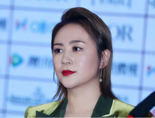 怀孕后胖得离谱的女明星，有人飙升55斤，有人直逼190胖若两人